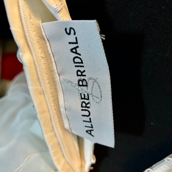 Allure Bridals Ruffled Sweetheart Gown US Size 6 - Picture 4 of 10